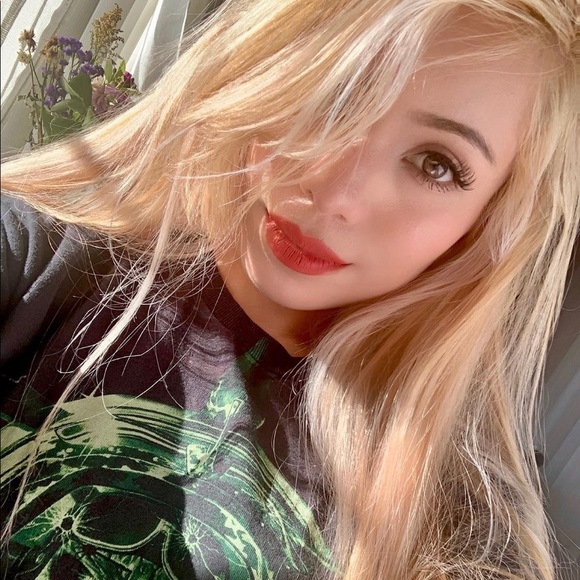 Meet your Posher, Julie - Picture 1 of 1